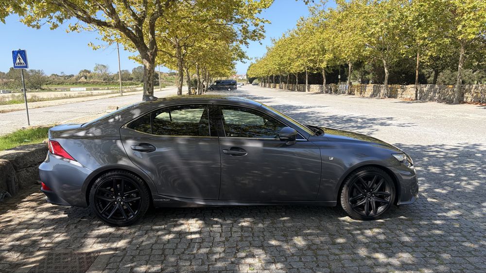 Lexus IS 300h F-Sport