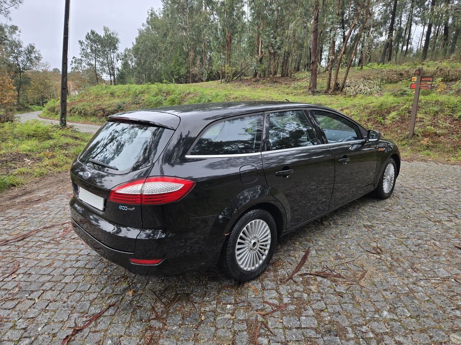 Luxo e conforto em um carro revisado pronto para viajar com a família