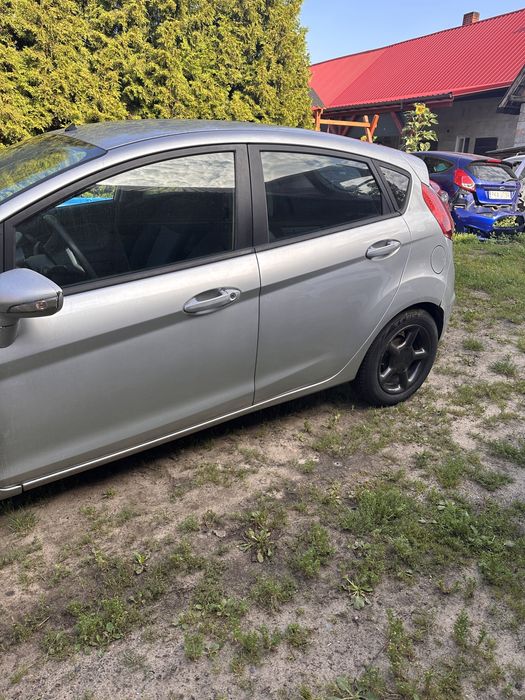 Ford fiesta mk7 na części 5drzwi 3 drzwi srebrna bordowa
