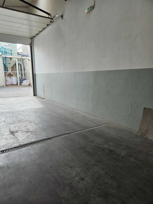 Armazém para venda com 257m2 em Árvore Vila do Conde