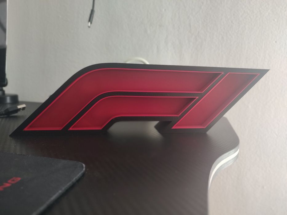 Lampa LED F1 – podświetlane logo Formuły 1, dekoracja dla fana motorsportu