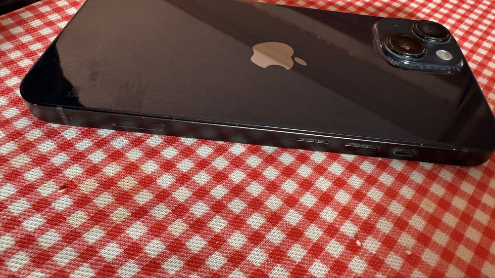 Iphone 14 128gb bateria 87%, nao tem riscos/ pelicula de silicone no ecra