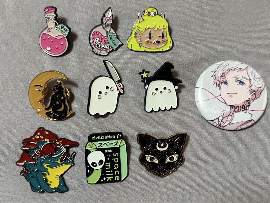 піни значки на рюкзак