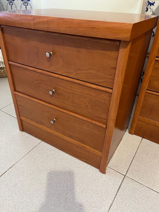 Comoda e mesa de cabeceira