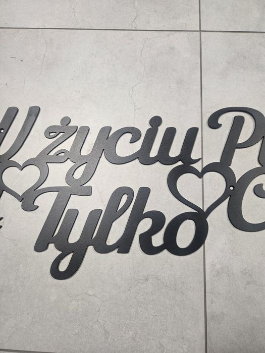 Napis Metalowy w życiu piękne są tylko chwilę