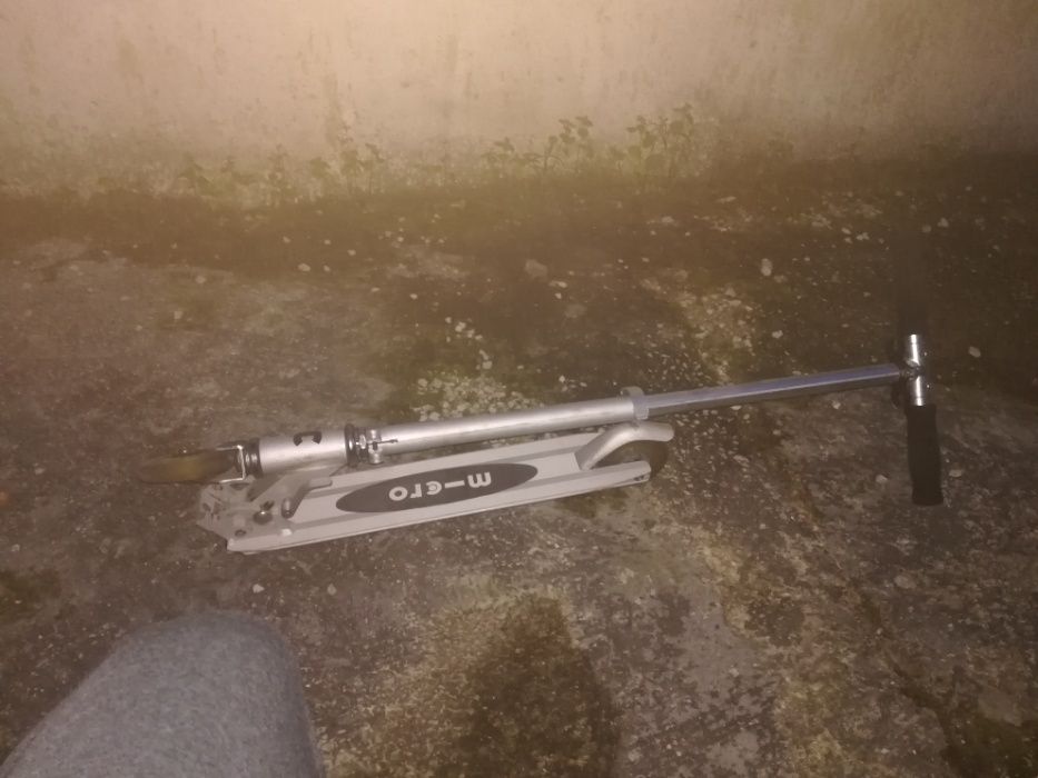 Trotinete com volante ajustável