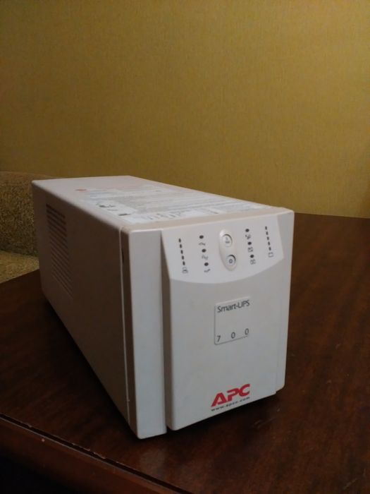 ДБЖ APC Smart-UPS 700
