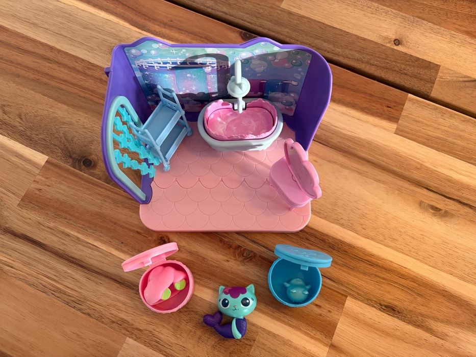 Gabby’s Dollhouse — Casa de Banho Siregata