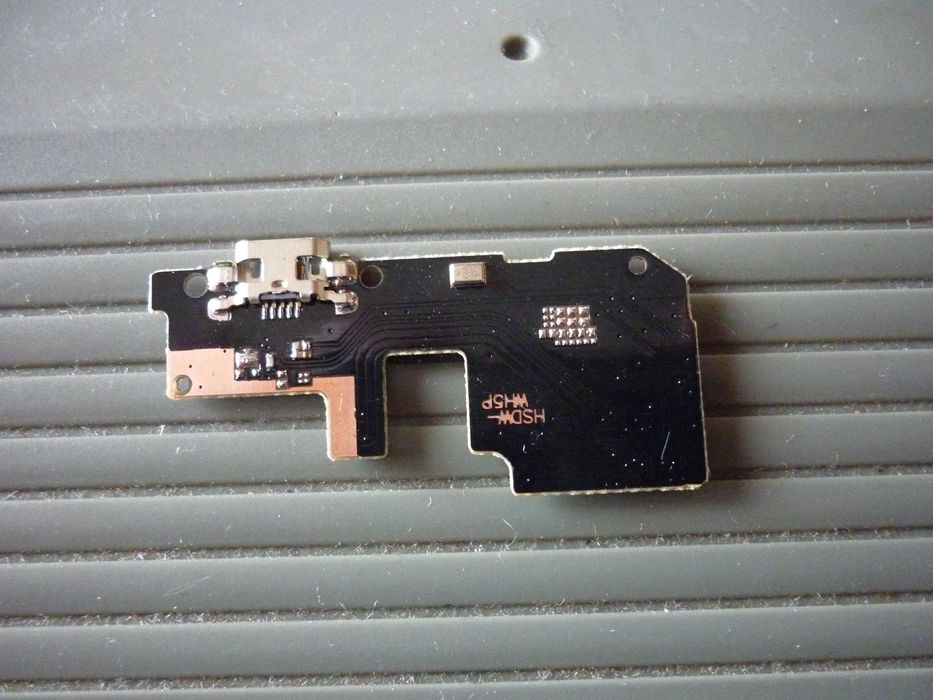 Нижняя плата Xiaomi Redmi 5 Plus с разьемом зарядки и микрофоном