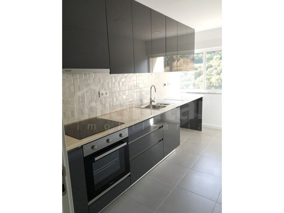 T3 Remodelado com Vista Deslumbrante em Vila Franca de Xira - Dispo...