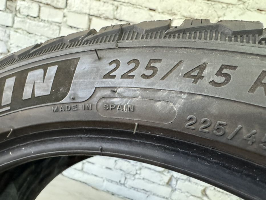 Зимові шини Michelin 225/45 R18