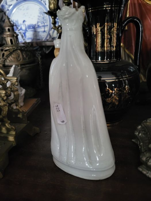 Maryja z Montaigu Matka Boska z porcelany