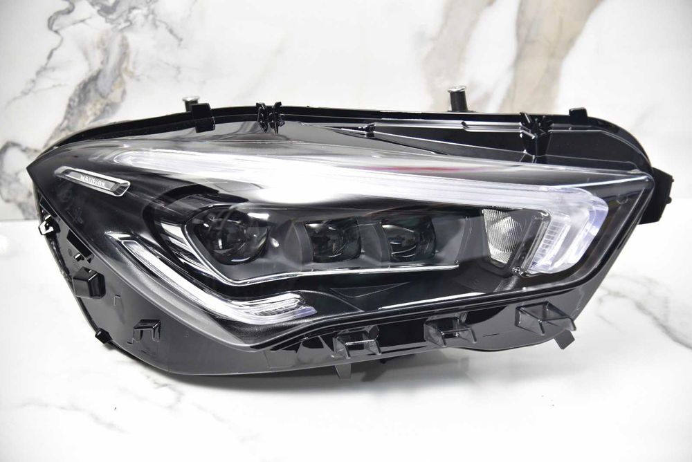 FAROL DIREITO – MERCEDES-BENZ CLA (2019–2023)