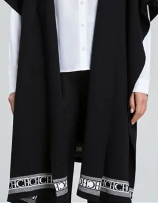 Poncho como novo carolina herrera