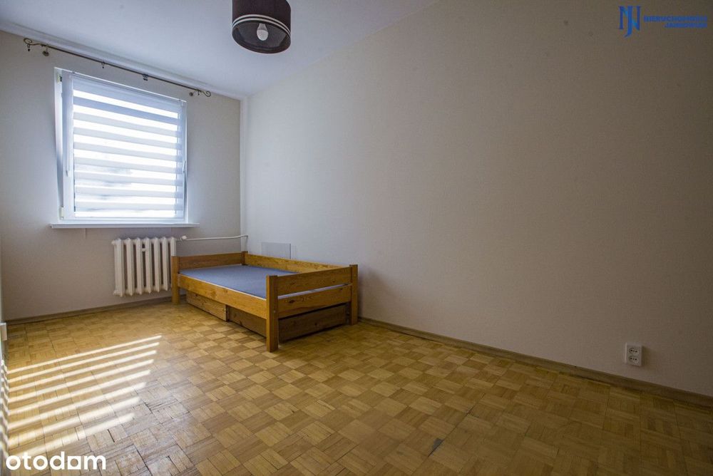 Pierwsze piętro, 3 pokoje, do zamieszkania