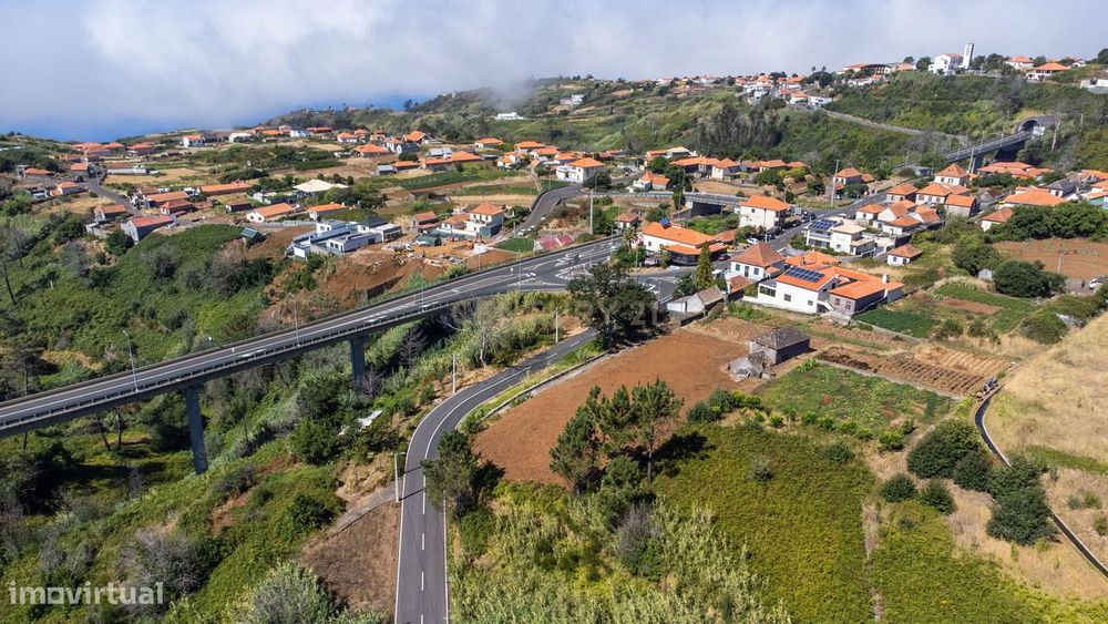 Moradia em Ruína com 1.000 m² de Terreno | Maloeira, Calheta