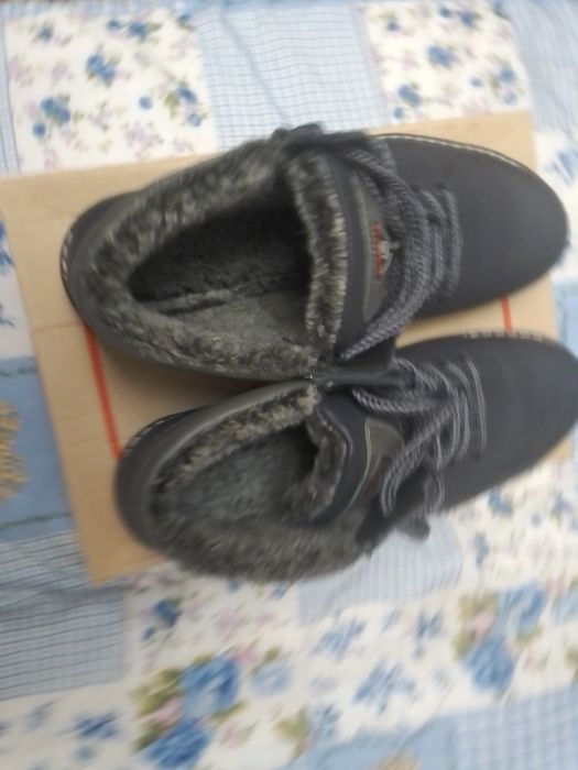 Продаю совершенно новые ботинки ECCO