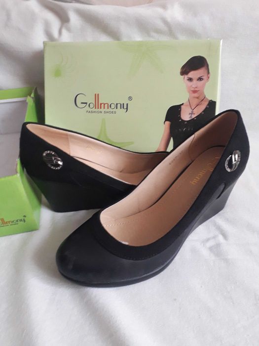 Продам женские туфли gollmony