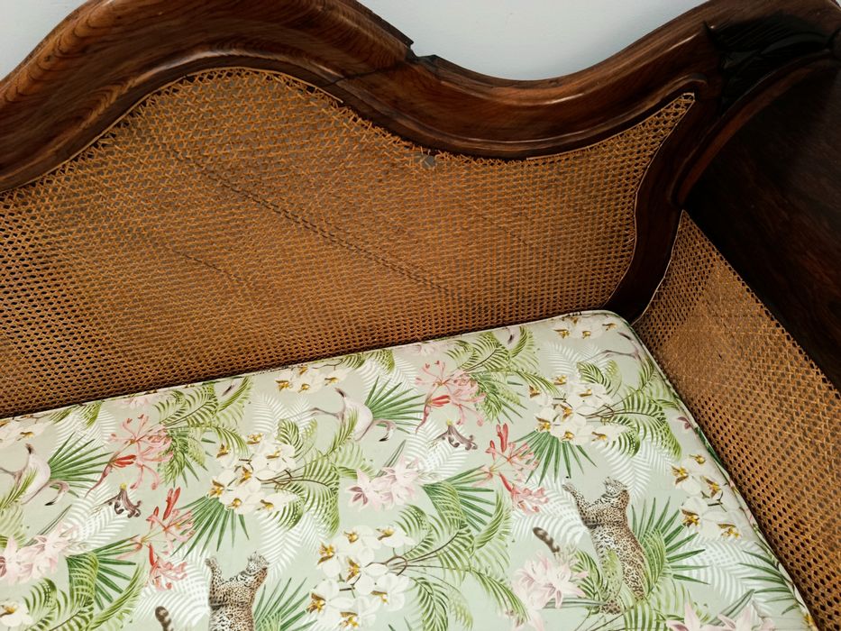 Canapé em pau santo.