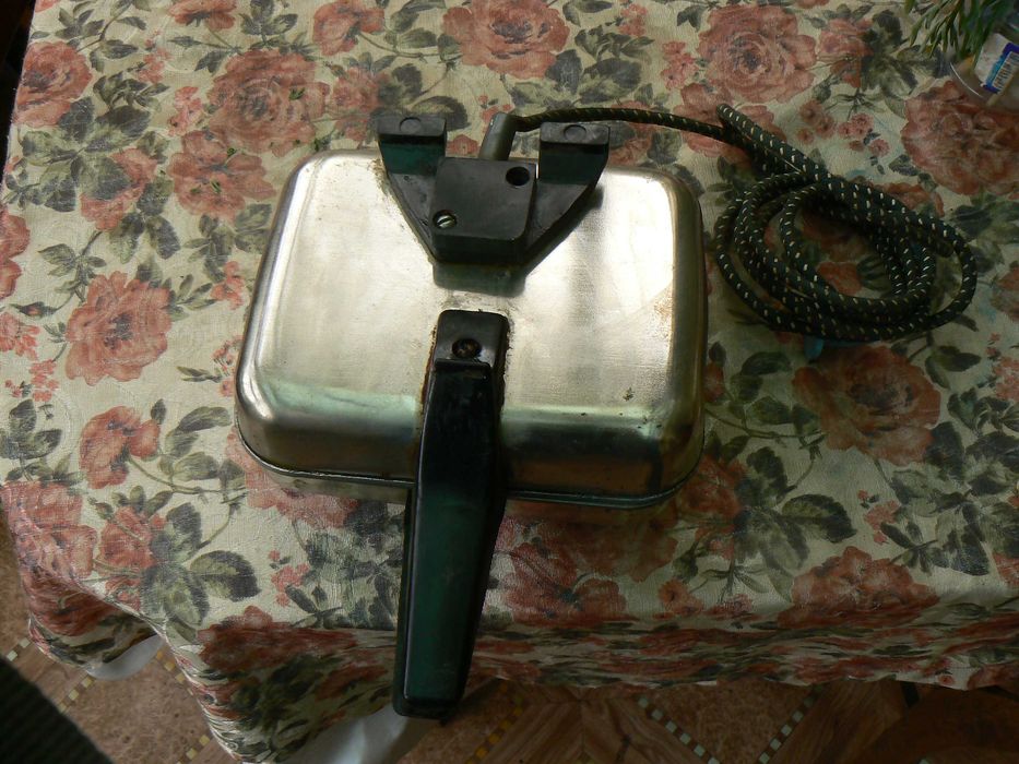 Электрическая вафельница