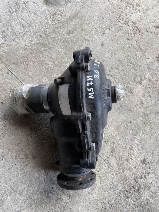 Передній редуктор BMW X-3 E-83 M57N 3.0D автомат 2004-2010