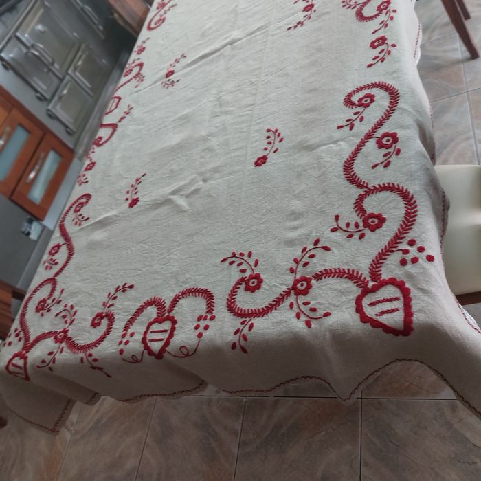 Toalha bordado a mão tecido em linho