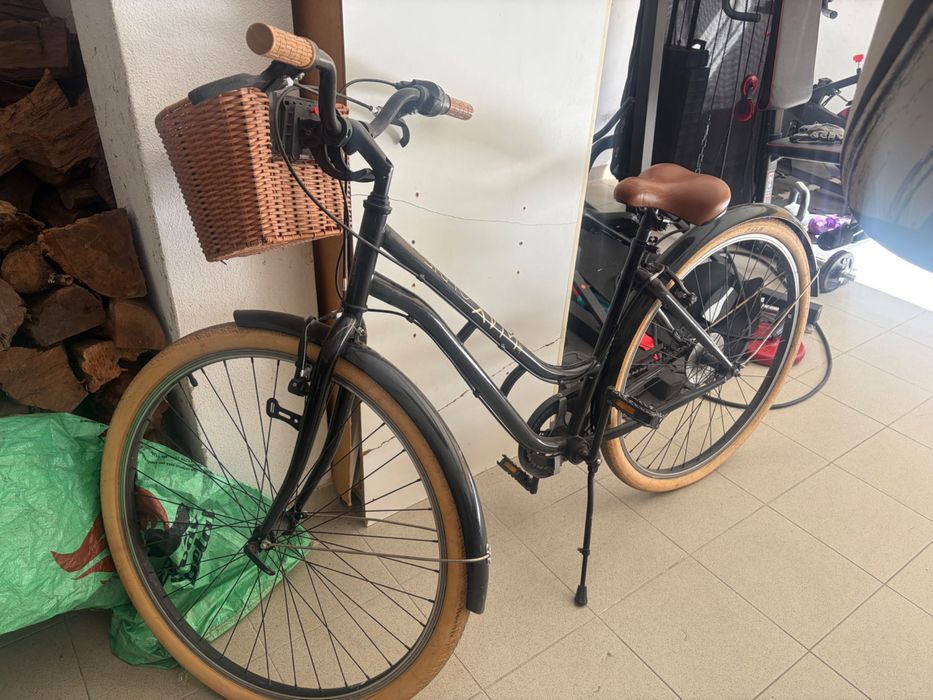 bicicleta de senhora com cesto