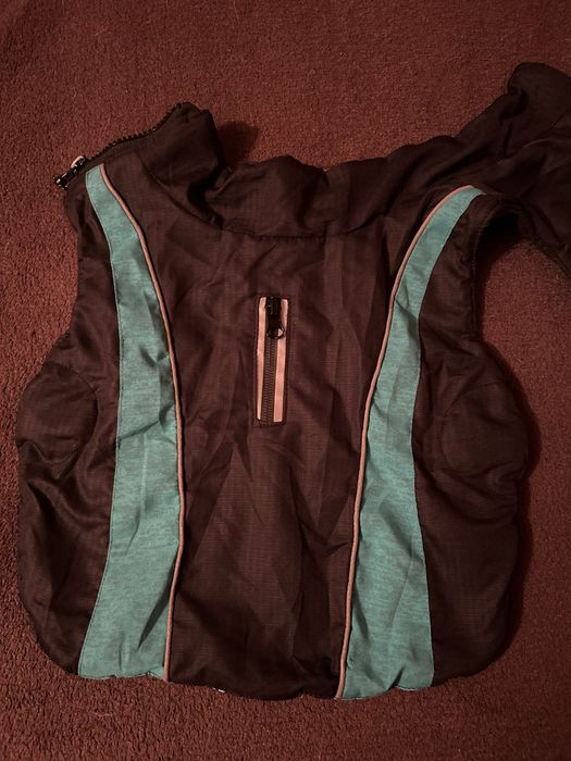 Теплі жилетки та попони для маленької собачки