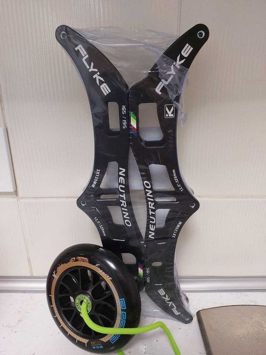 продам новую раму (2шт) для роликов  3 * 125мм