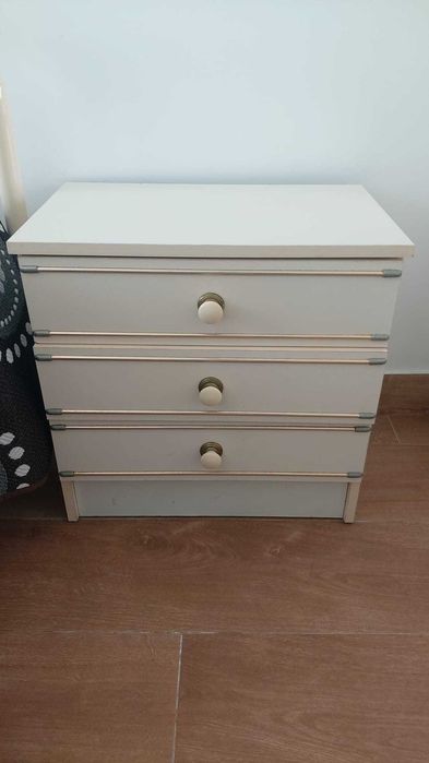 Conjunto de 2 Mesas de Cabeceira Vintage – Funcionalidade com Estilo!