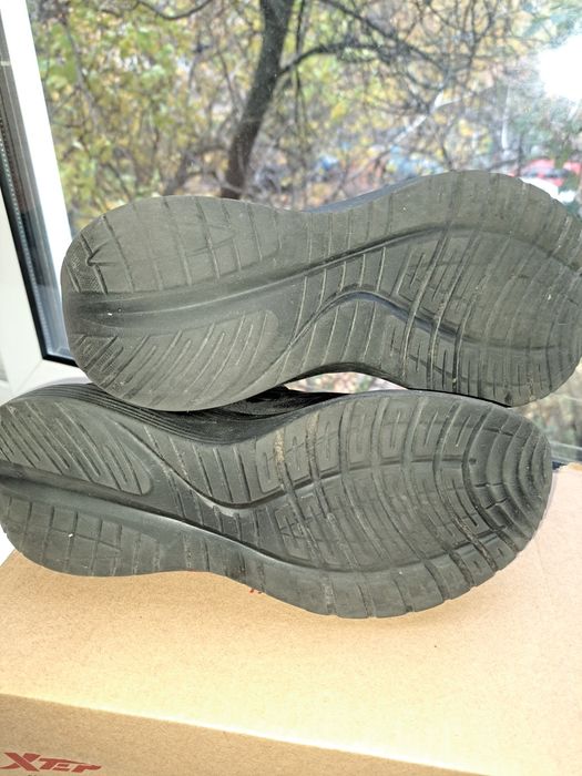 Кроссовки,черевики Xtep