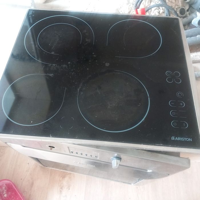 Exaustor Ariston Inox + Placa Eléctrica Ariston