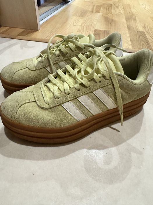 Кросівки жіночі Adidas