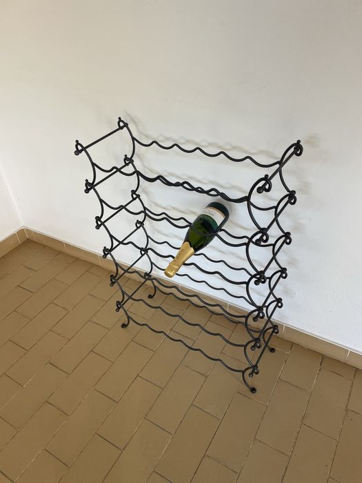Garrafeira em Ferro para 36 Garrafas