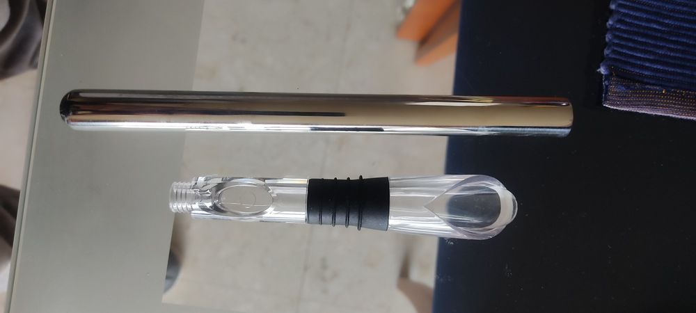 Arrefecedor inox de Vinho com Arejador – Design 2 em 1 gato preto
