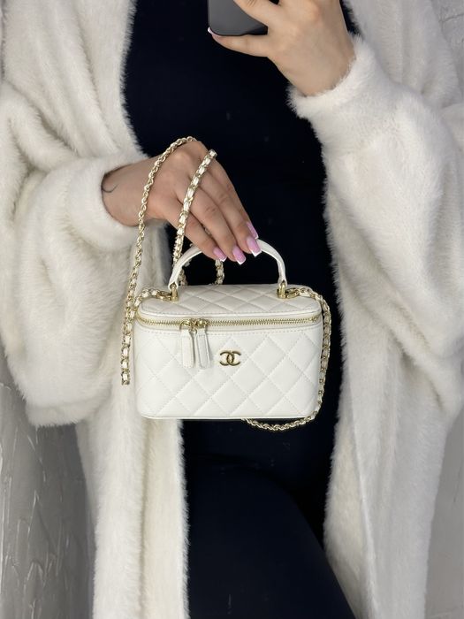 Сумка chanel шкіряна бочонок, чорний та білий шанель lambskin