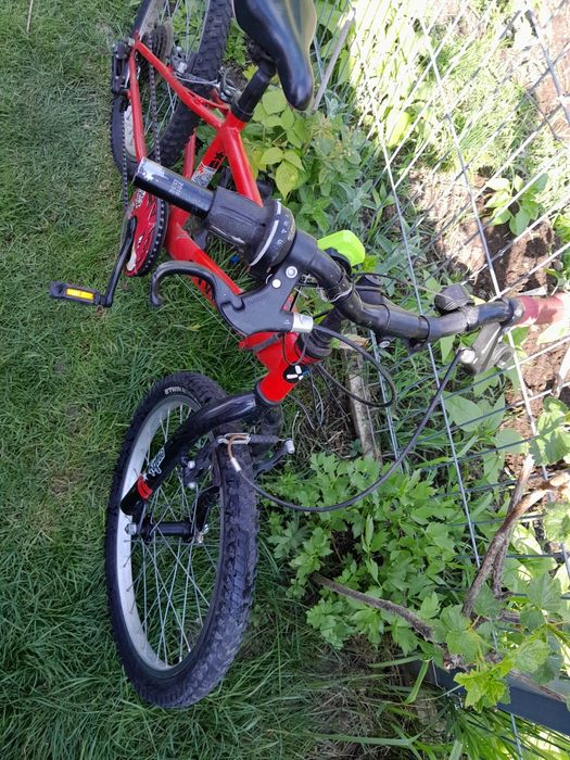 Rower dzieciecy B TWIN czerwony 20