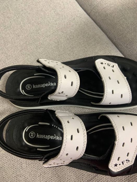 Нові дитячі босоніжки