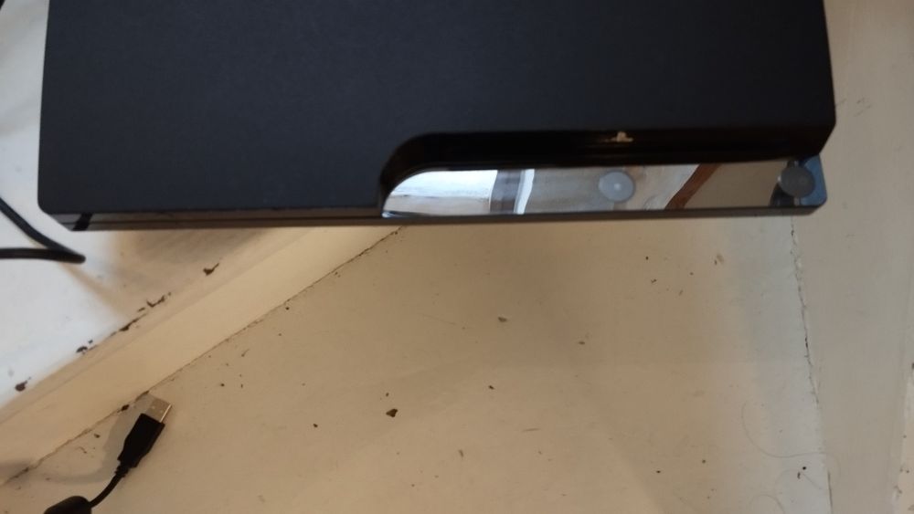 Konsola PS3 slim 4 gry pad