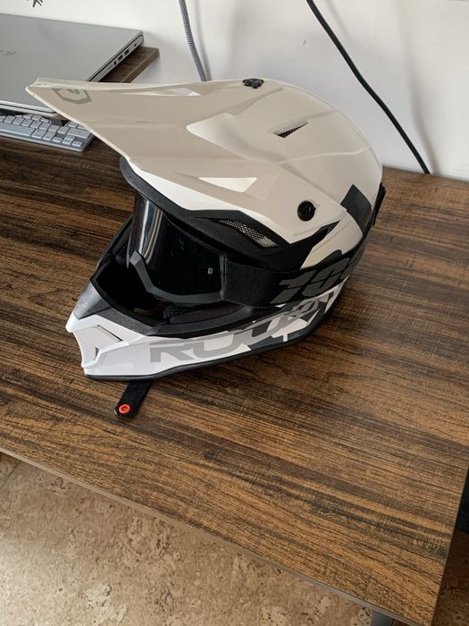 Capacete motocross Roost