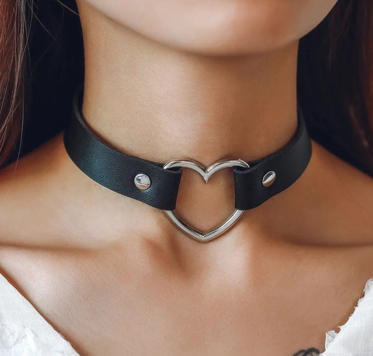 Кожаный чокер на шею ошейник с шипами