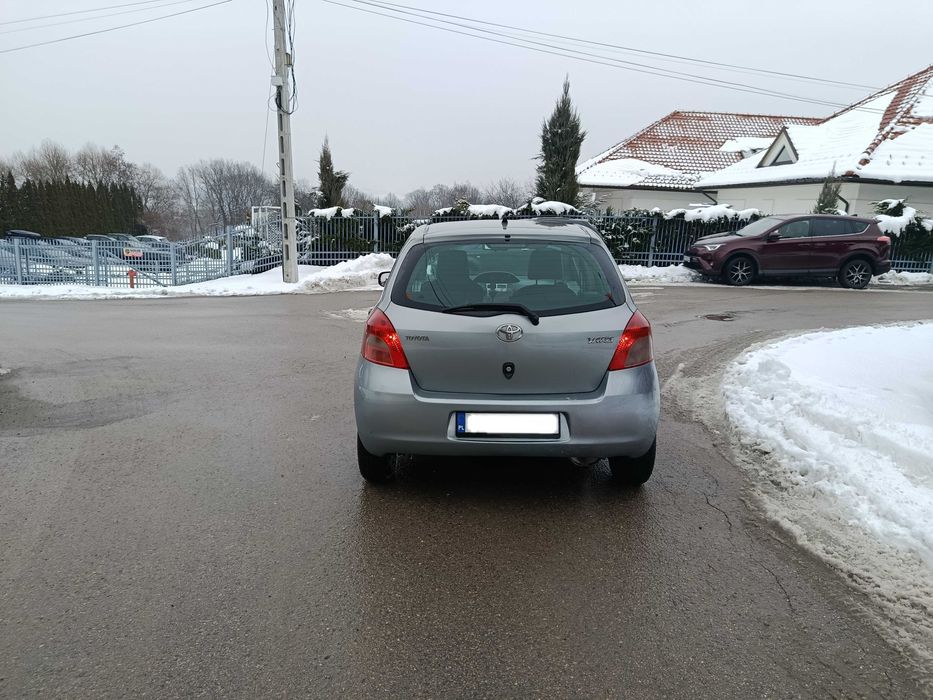 Toyota YARIS 1,0 , 5 -Drzwi , SALON POLSKA , MAŁY PRZEBIEG , Klima