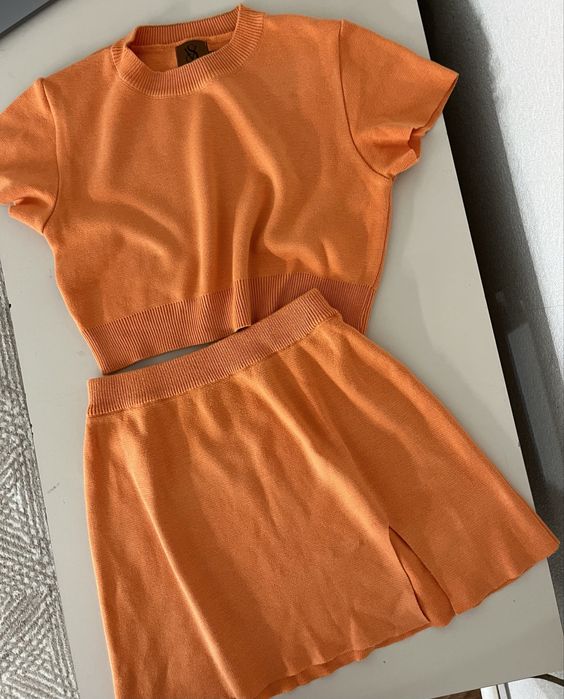костюм спідниця та футболка укр бренду  VS inside  XS zara