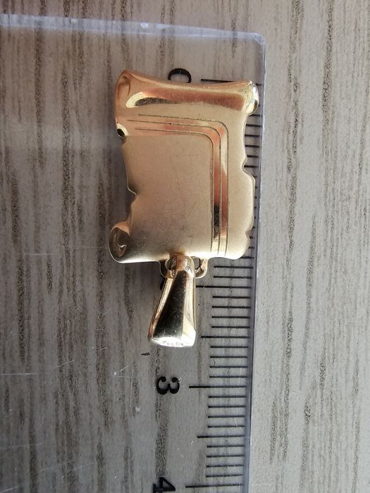 Pendente em forma Pergaminho ouro 9Kt