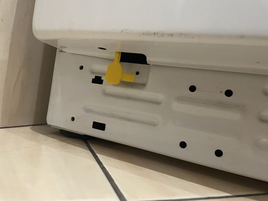 Pralka ariston AQSD 129 przecieka pod spodem