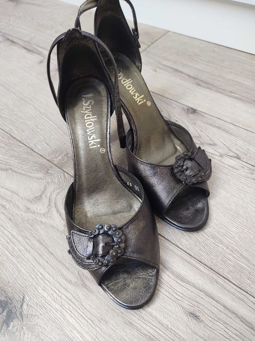 Eleganckie sandałki na obcasie, J. Szydłowski