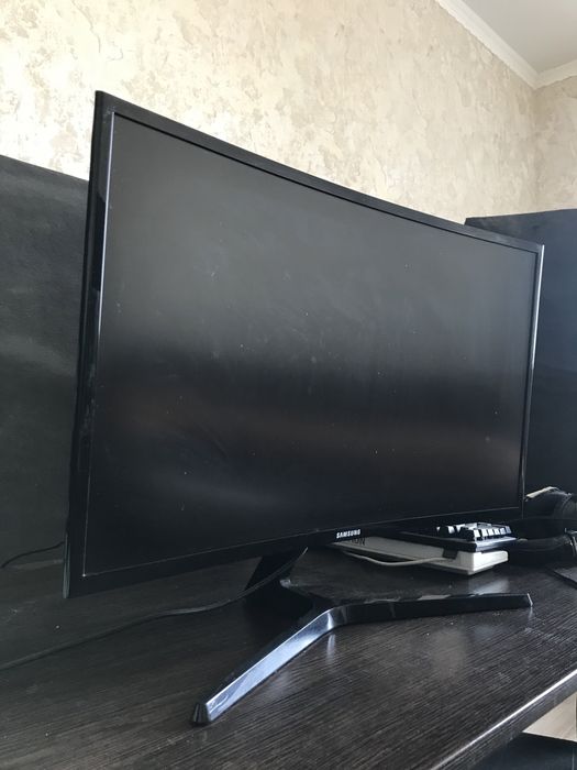 Вигнутий led монітор Samsung