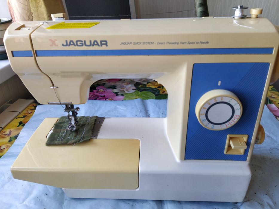 Швейна машина Ягуар 444.