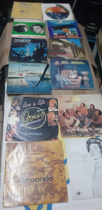 120 discos de vinil, música variada.