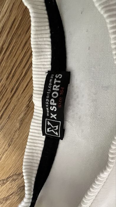 Продам білий світшот від бренду Nike розмір x-164.     БУ
